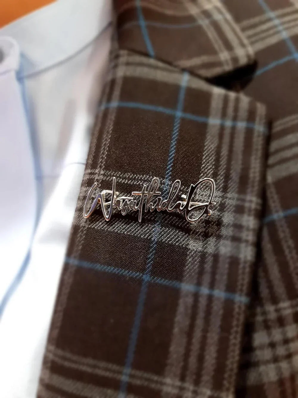 SIGNATURE LAPEL PIN
